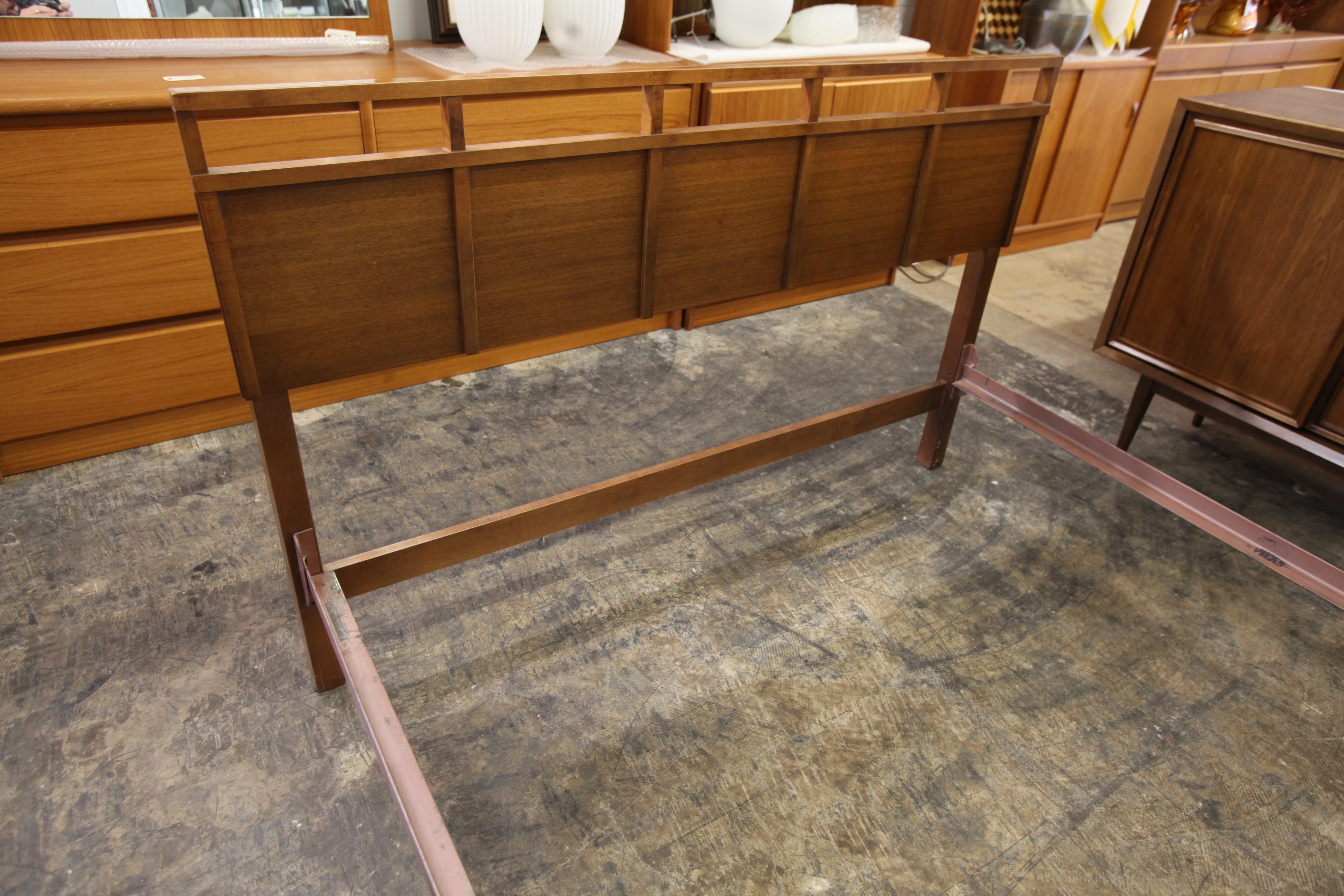 Vintage Walnut Double / Full Size Bed. (56"W x 78.5"D x 35"H)
