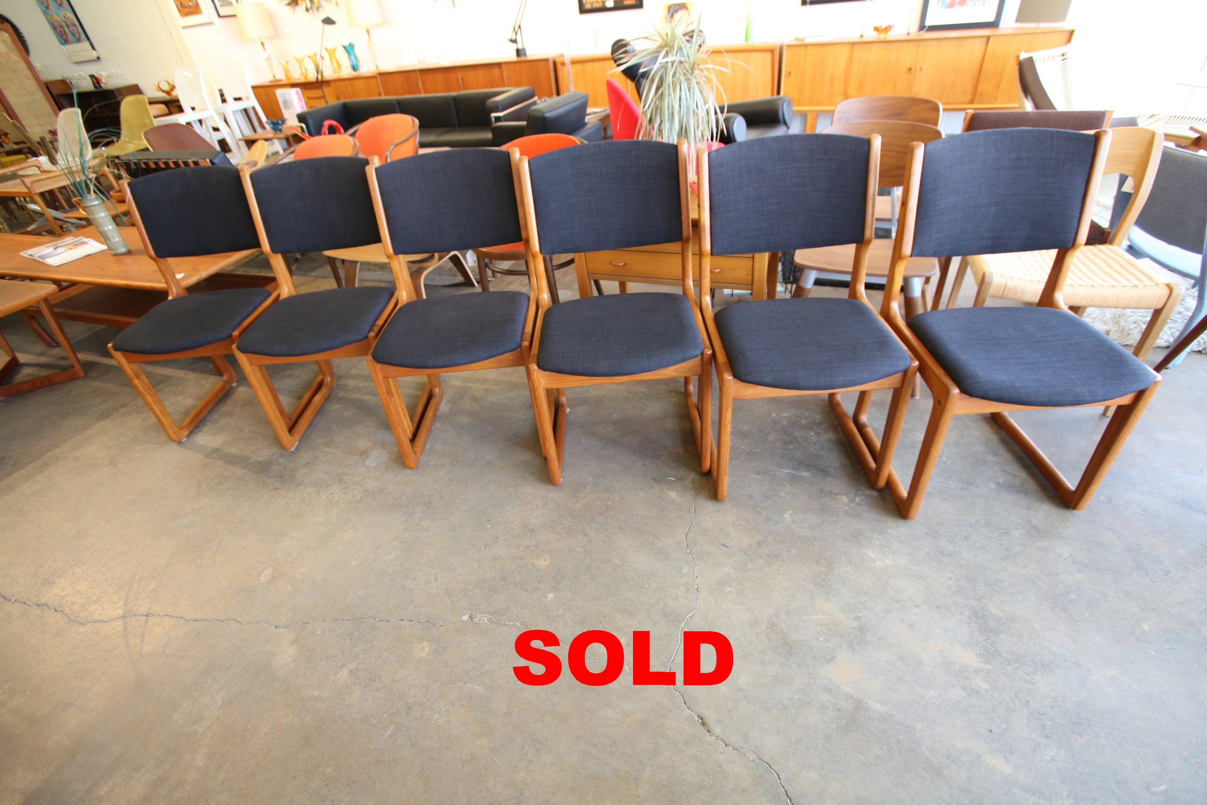 Set of 6 Vintage Well Made Heavy Teak Dining Chairs (19.25"W x 20.5"D x 35"H)