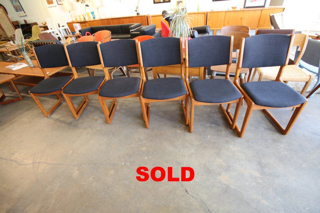 Set of 6 Vintage Well Made Heavy Teak Dining Chairs (19.25"W x 20.5"D x 35"H)