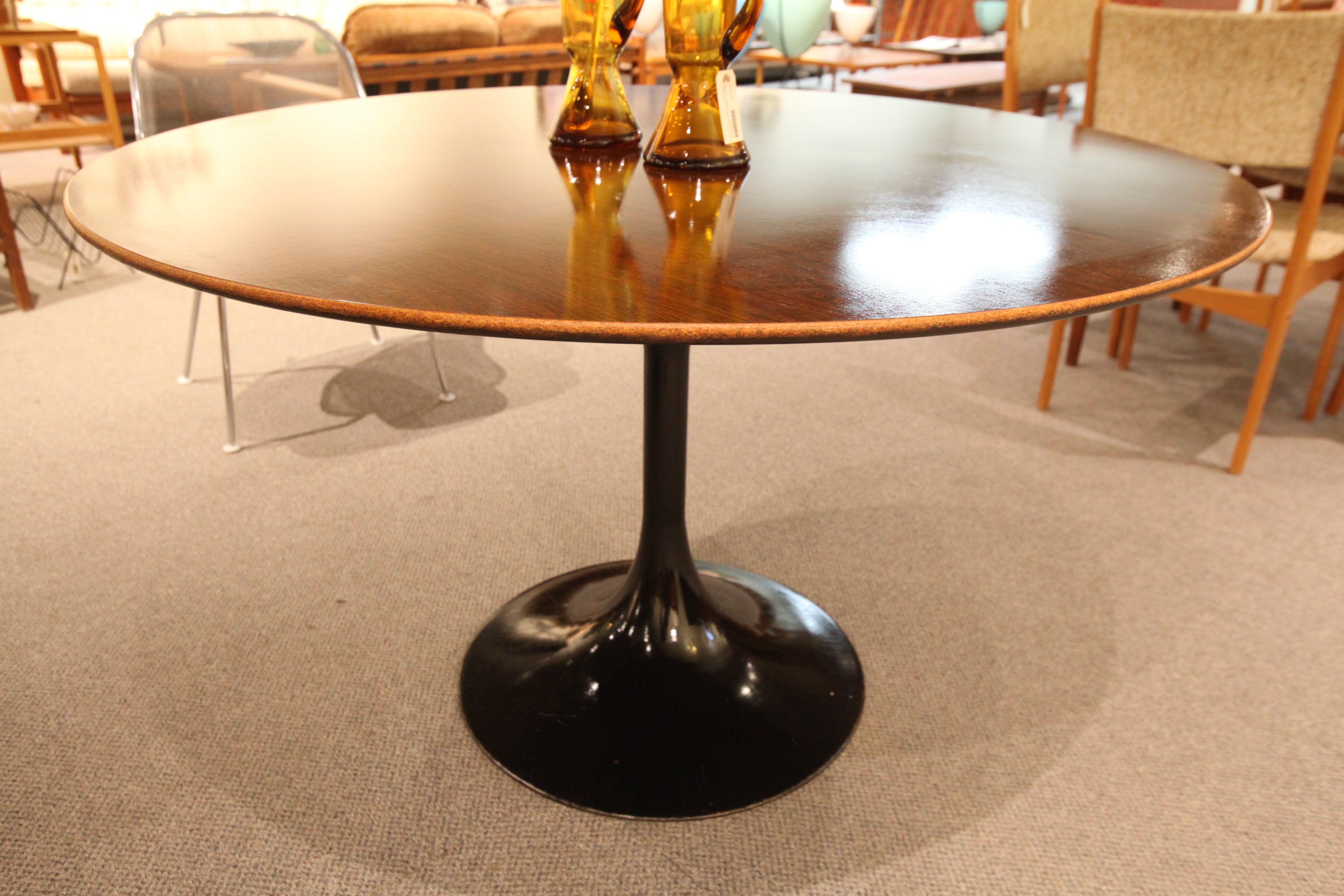 Vintage Tulip Table with Wood Grain Top (48" Round x 29"H)