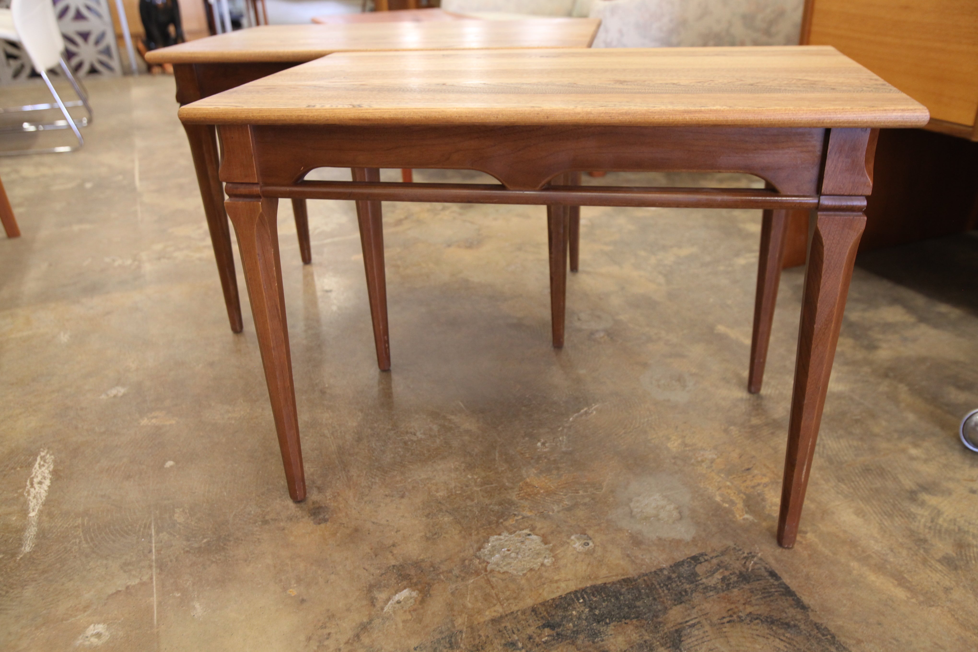 Vintage Oak Side Table (28" x 17.5" x 20.5"H)