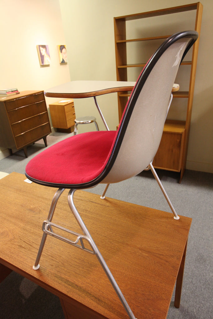 Herman Miller / Eames Desk Chair (Circa 1961)