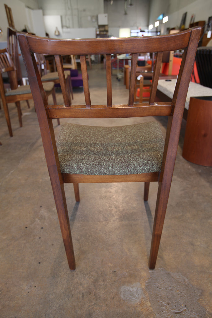 Set of 4 Vintage Honderich Walnut Dining Chairs (18.25"W x 18.5"D x 32.5"H)