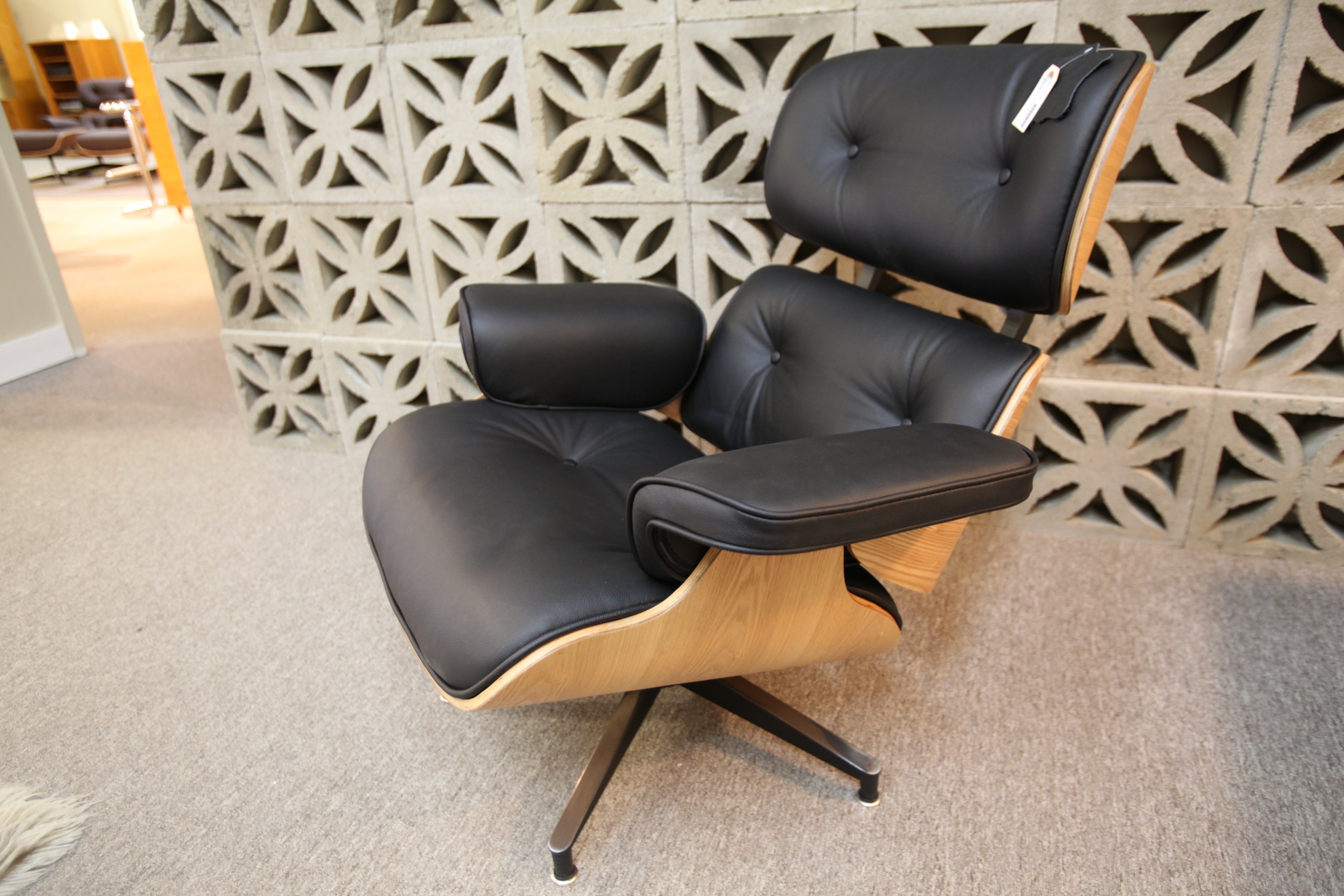 Eames Replica Leather Lounge Chair and Ottoman (Blk Leather / Ash Wood)