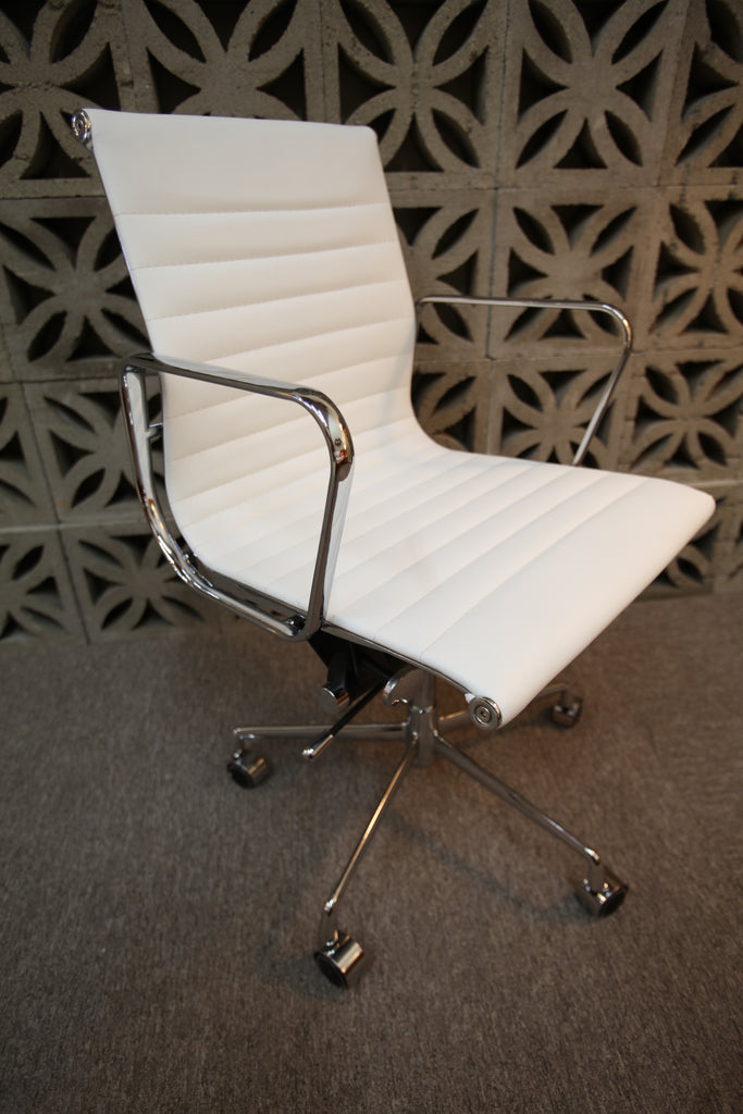 Eames Replica office Chair (Low Back / Wht Leather)