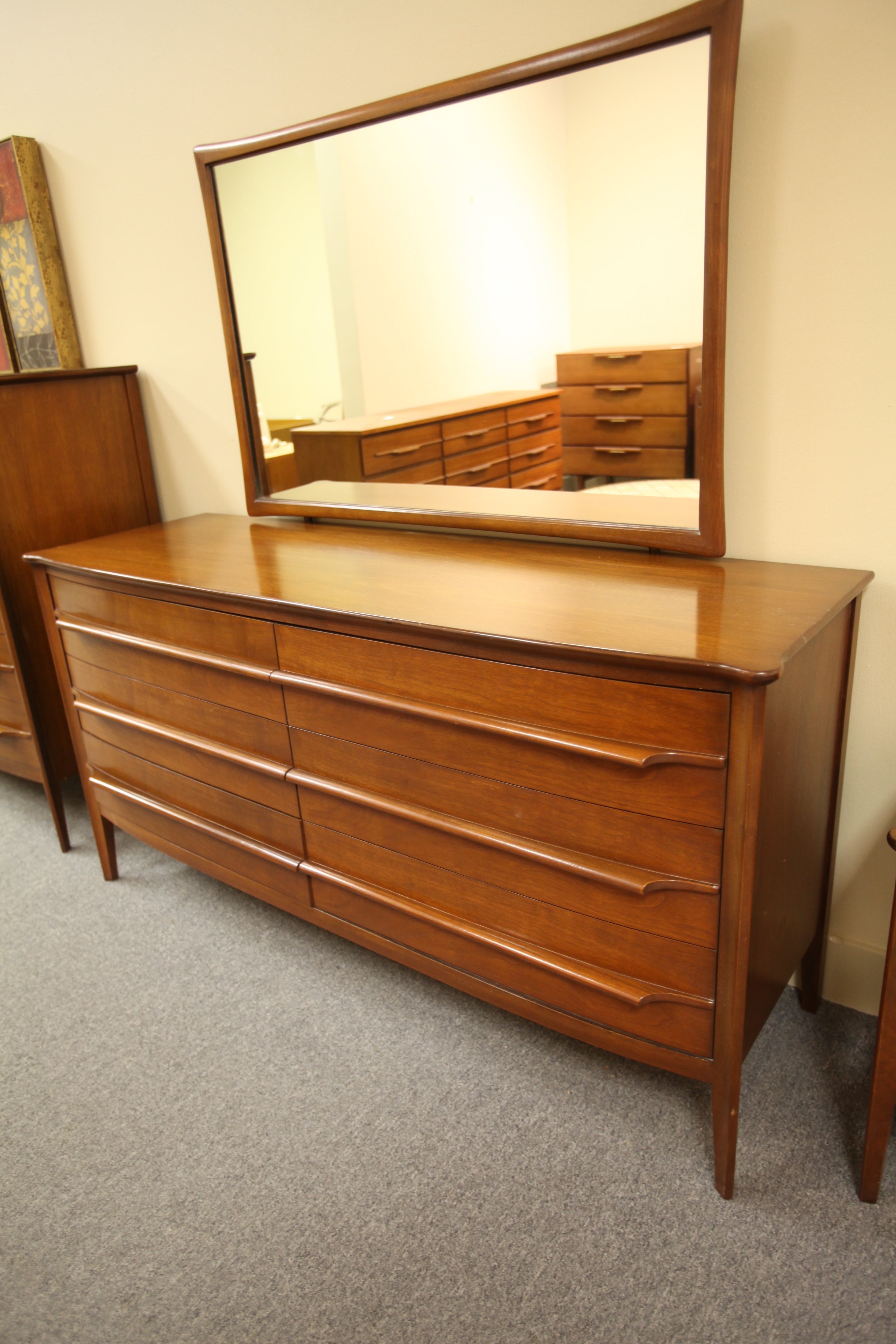 Vintage Walnut 6 Drawer Dresser / Mirror (59.5"W x 19"D x 30.5"H)