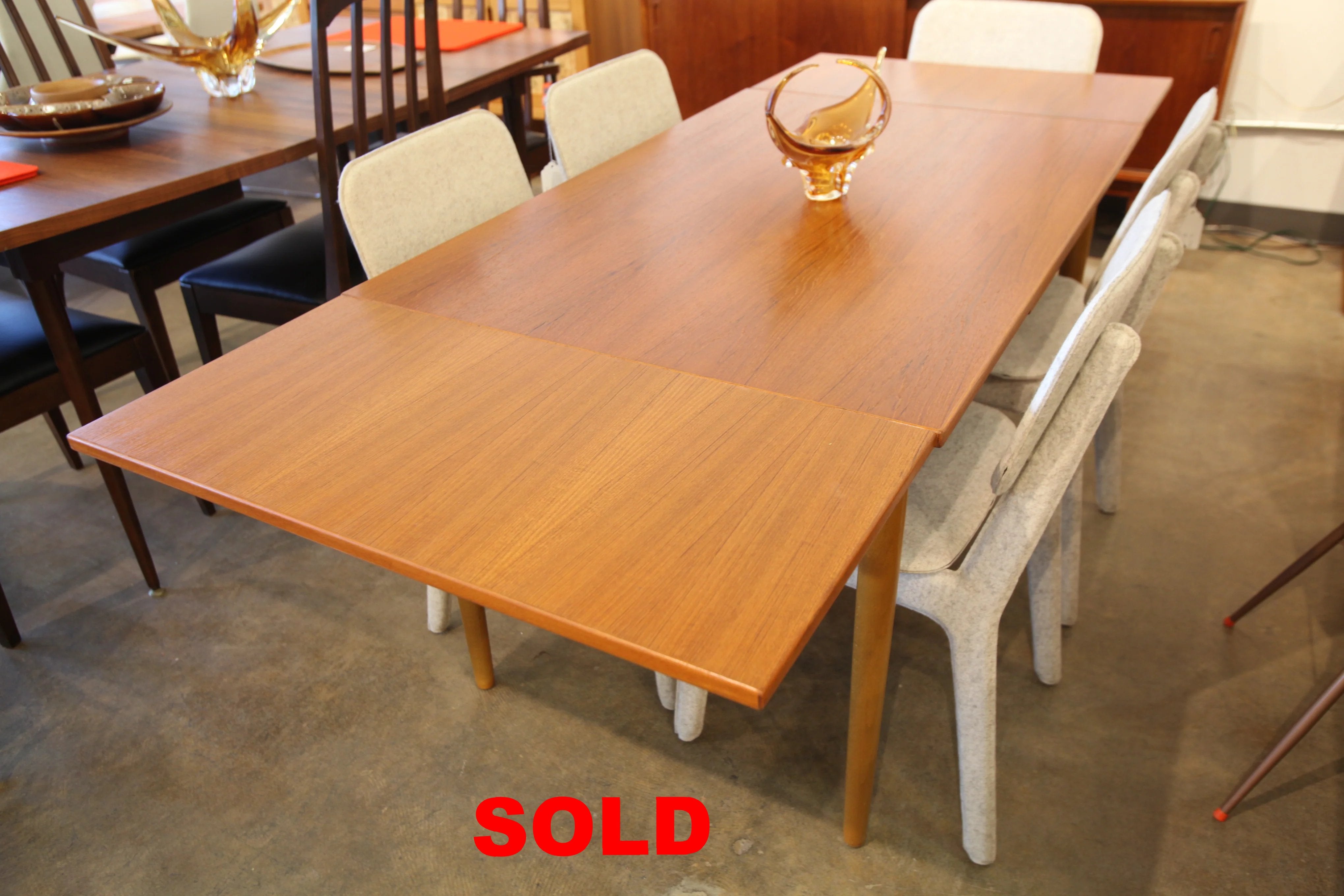 Vintage Teak Dining Table w/ Pullout Extensions (79" x 32")(47.75" x 32") 29"H