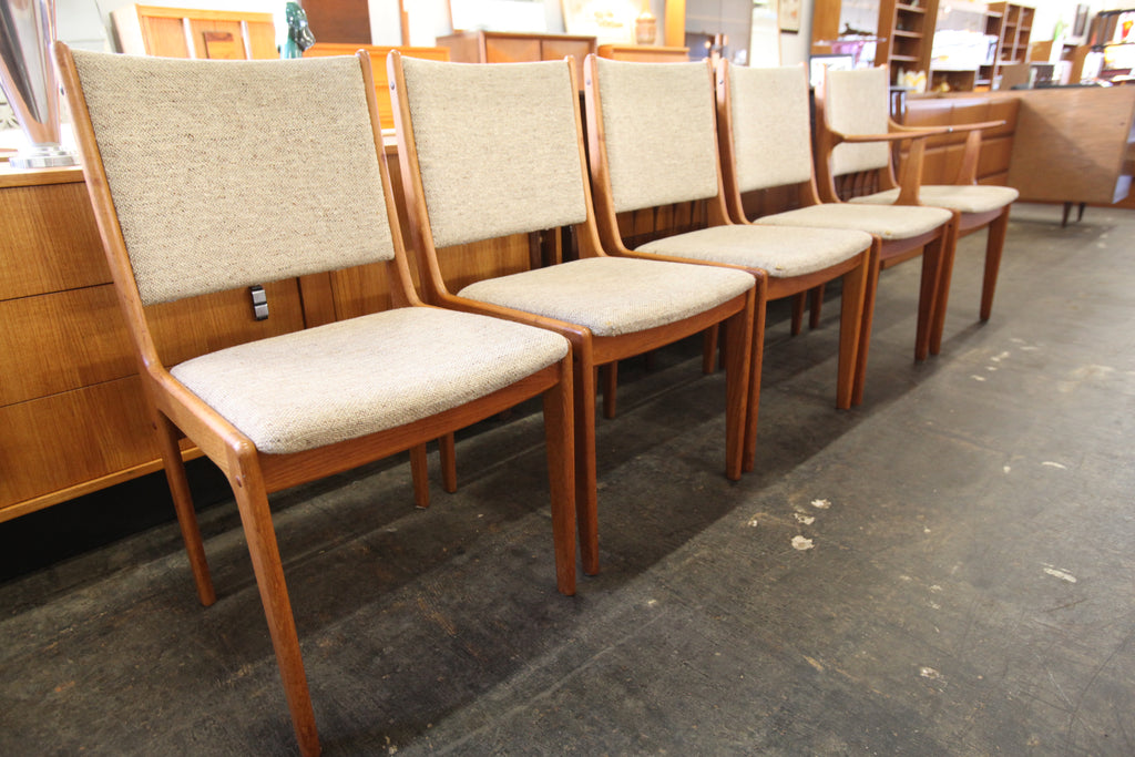 Set of 5 Vintage Teak Dining Chairs (19.25"W x 21.5"D x 35"H)