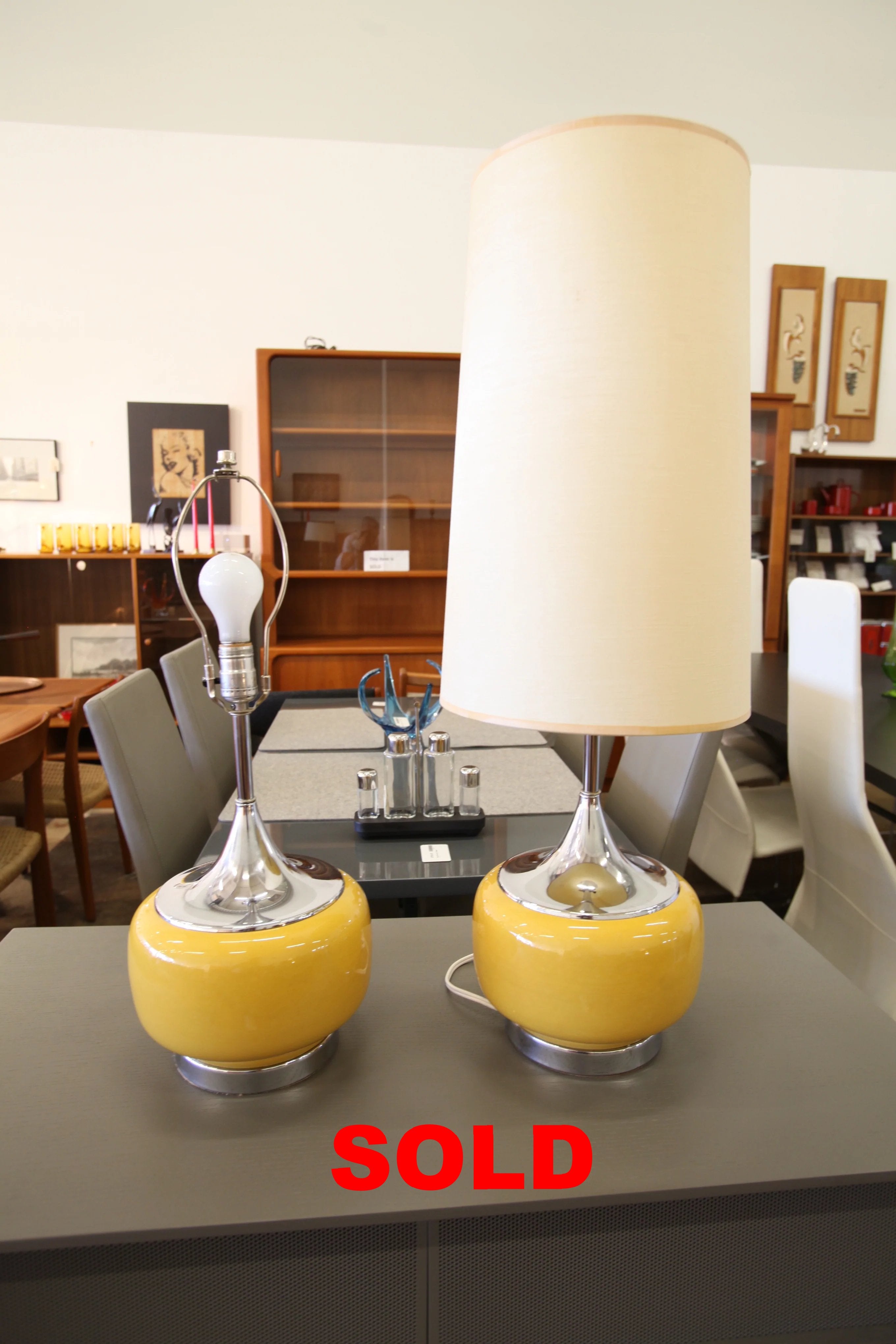 Set of 2 Vintage Chrome / Ceramic Table Lamps (12" Dia x 33.25"H)