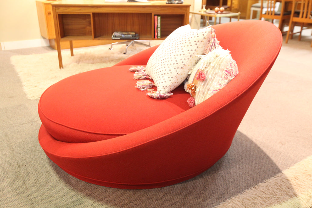 Urban Round Lounge Chair / Sofa (59"W x 54"D x 28.5"H)
