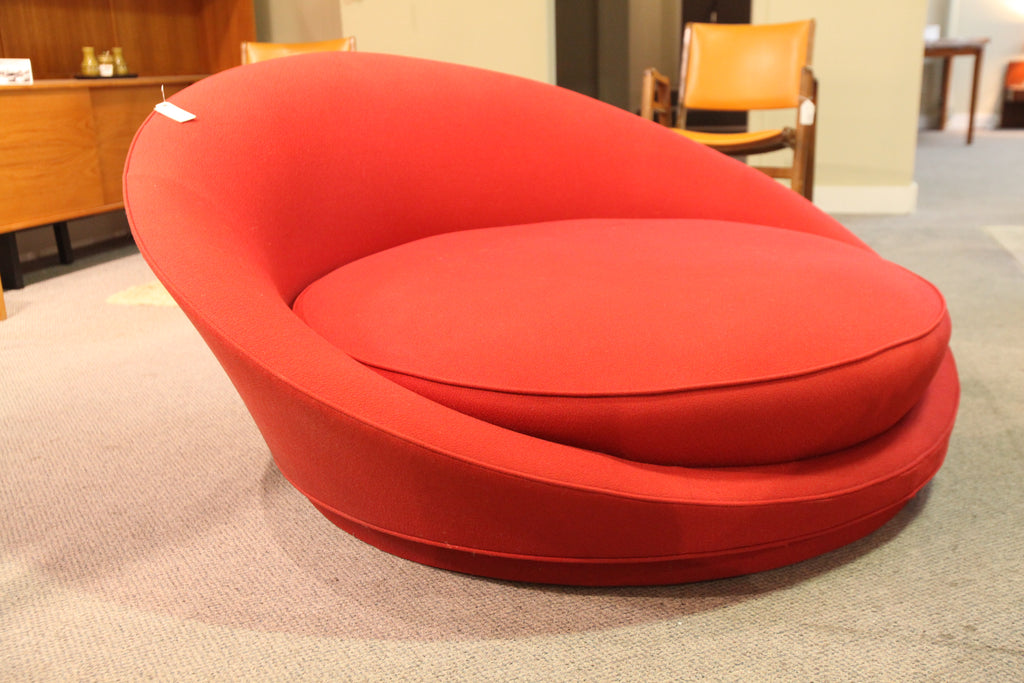 Urban Round Lounge Chair / Sofa (59"W x 54"D x 28.5"H)