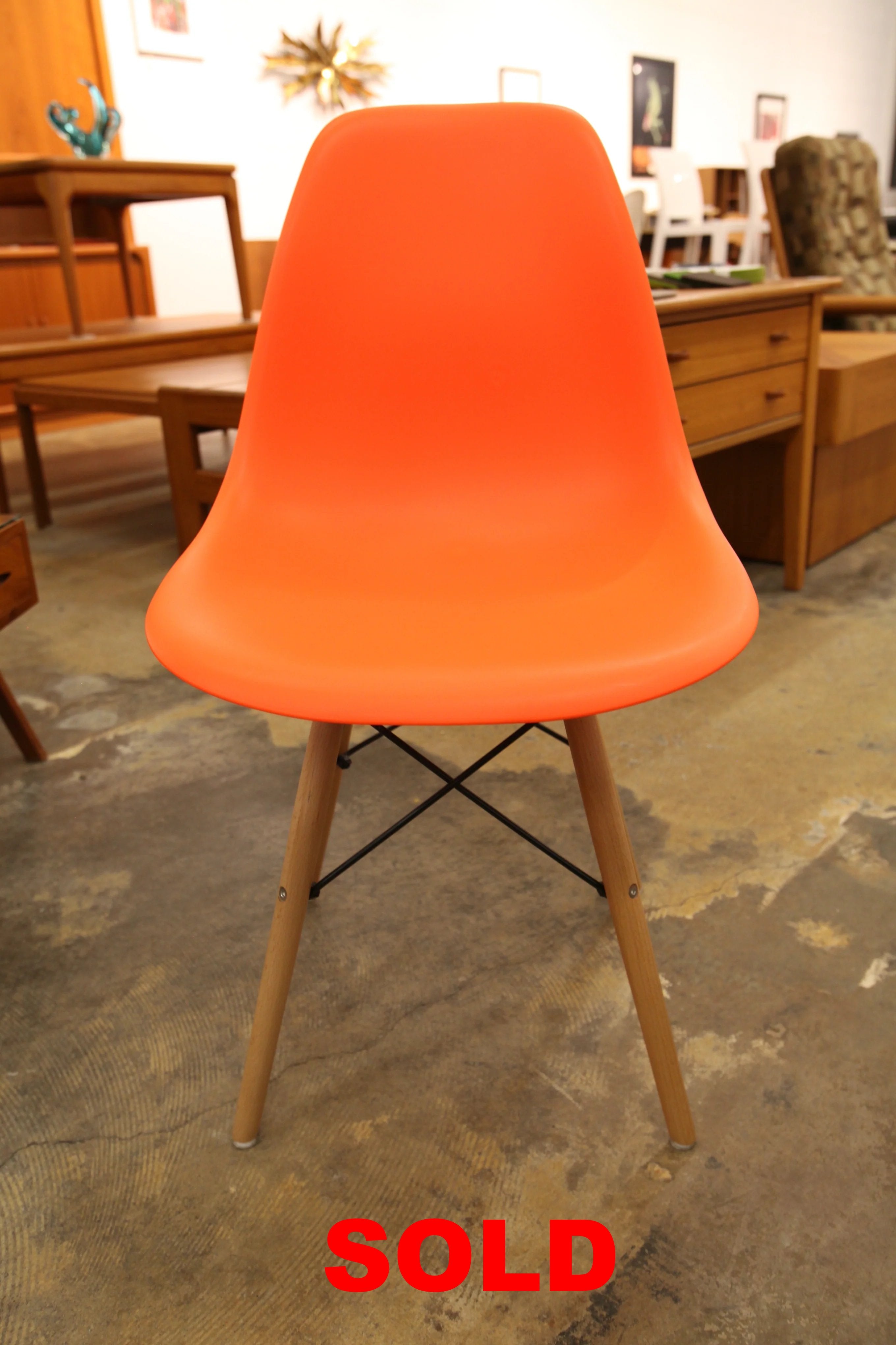 Replica Eames Eiffel Style Chair (18.25"W x 20.5"D x 32.5"H)