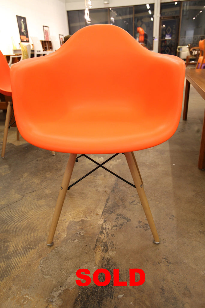 Replica Eames Eiffel Style Chair (24.75"W x 23"D x 32"H)