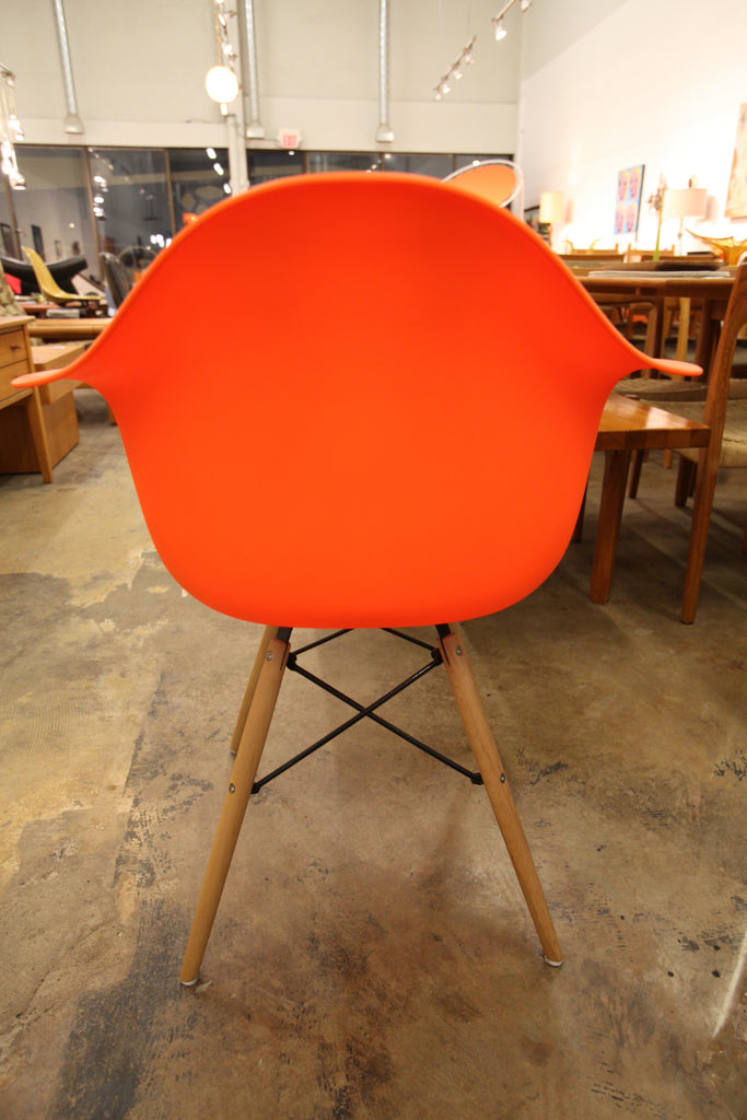 Replica Eames Eiffel Style Chair (24.75"W x 23"D x 32"H)