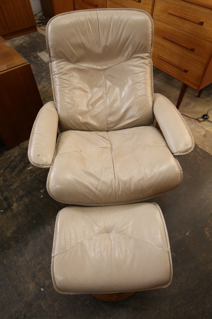 Vintage Leather Stressless Recliner and Ottoman (34.5"W x 31"-43" D x 39.5"H)