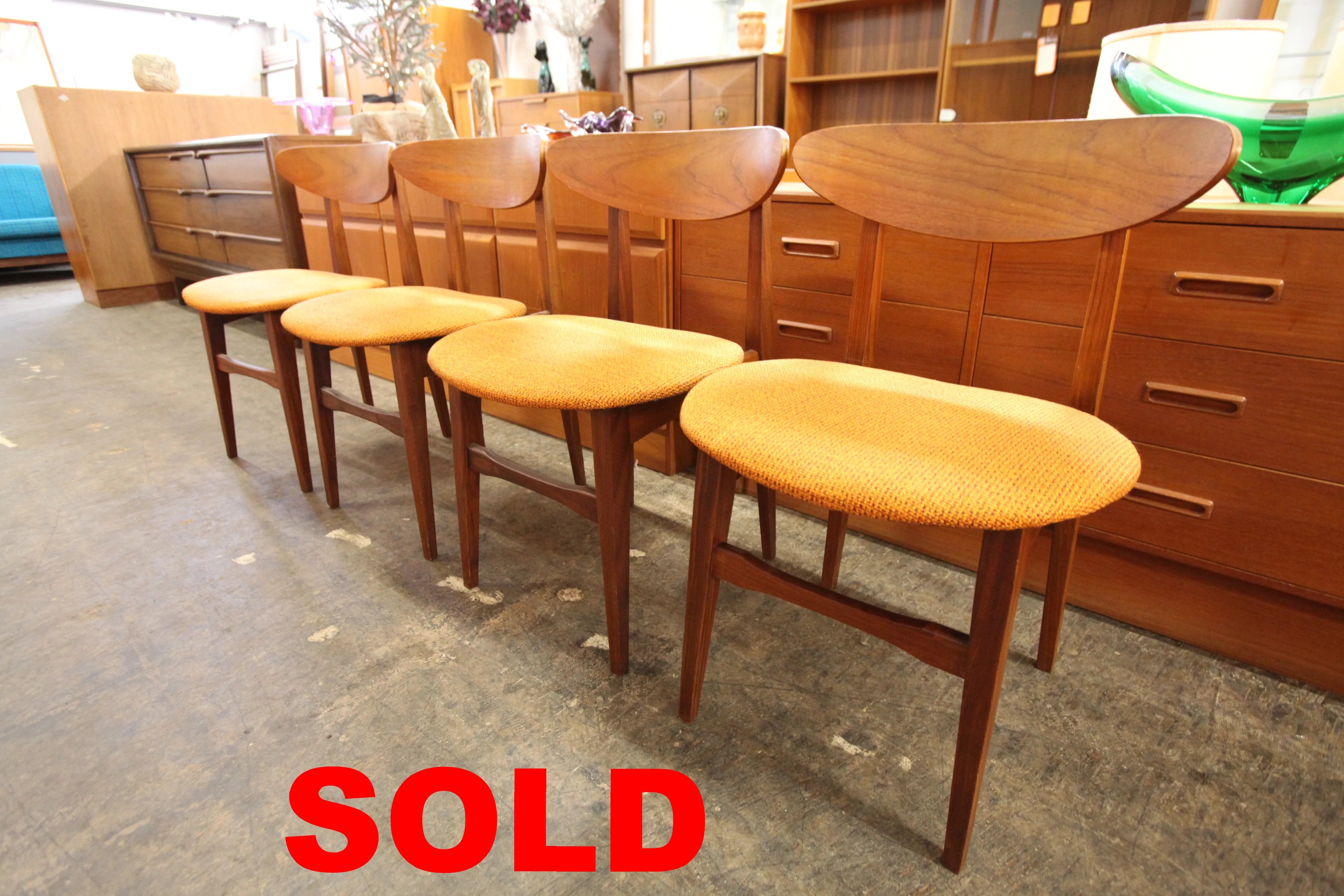 Set of 4 Vintage Wood Back Teak Dining Chairs (19"W x 18"D x 29.5"H)