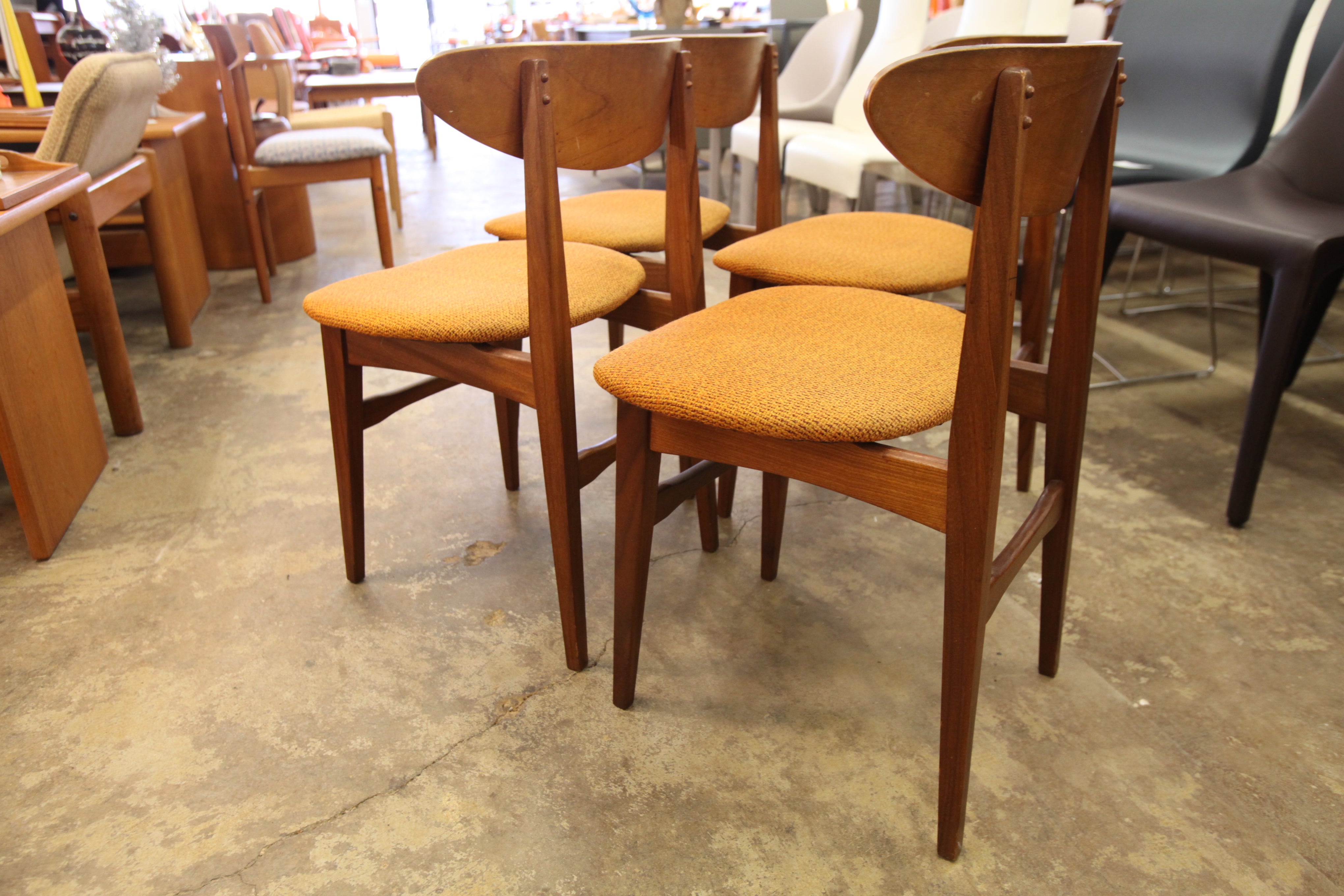 Set of 4 Vintage Wood Back Teak Dining Chairs (19"W x 18"D x 29.5"H)