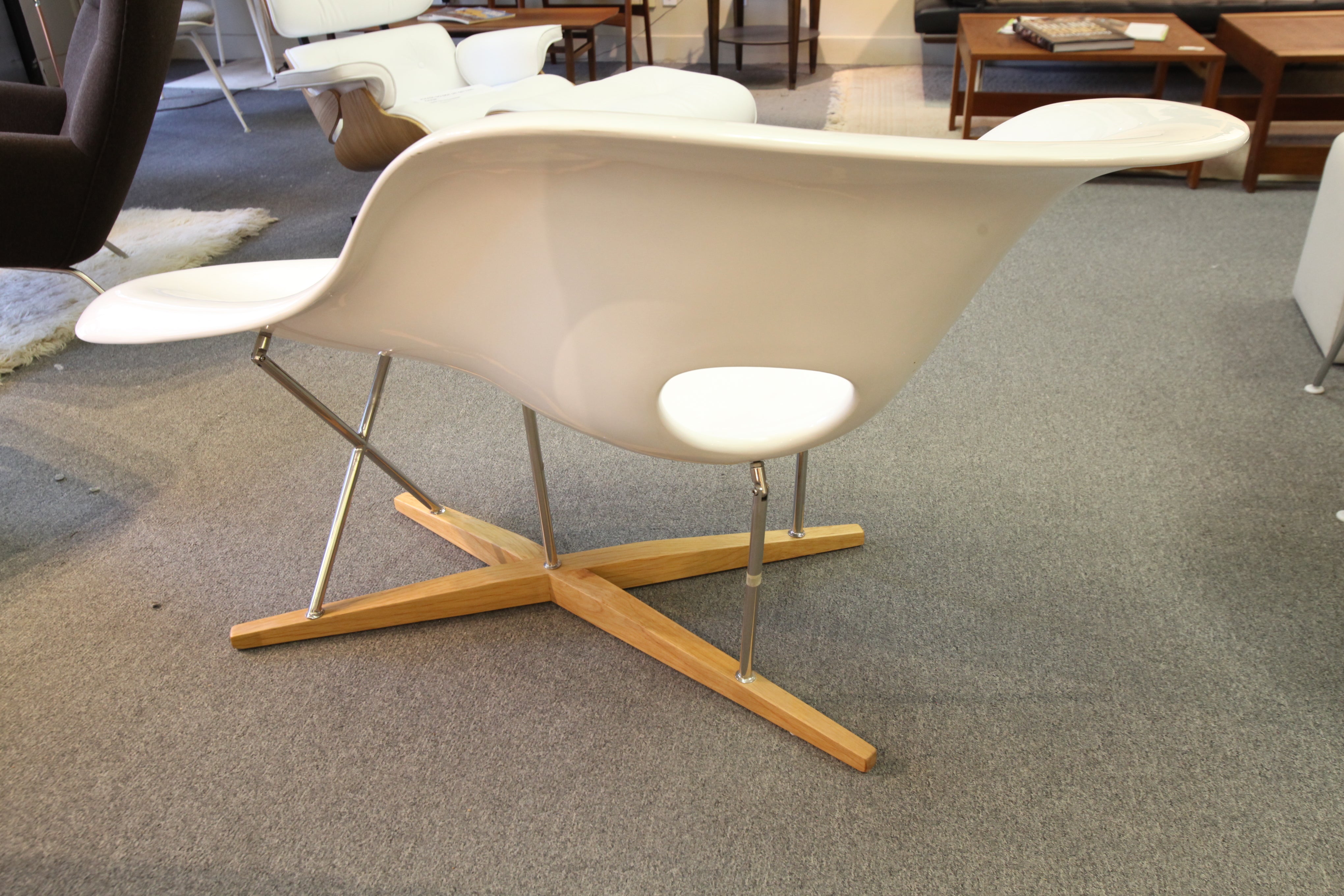 Eames La Chaise Chair (Replica) (63"W x 30"D x 34.75"H)