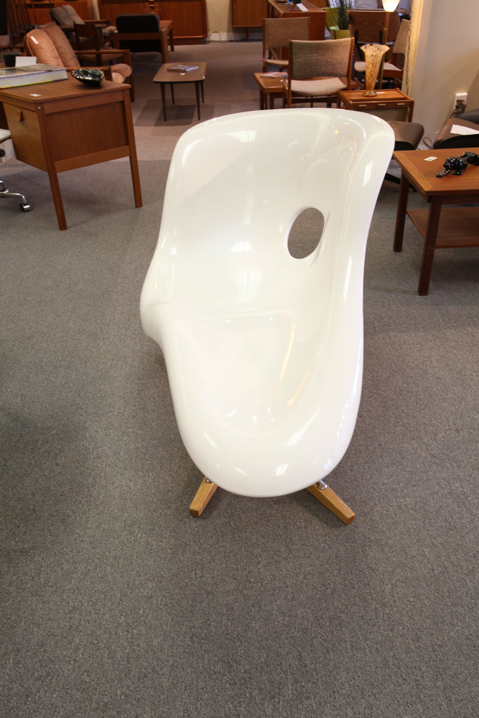 Eames La Chaise Chair (Replica) (63"W x 30"D x 34.75"H)