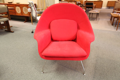 Eero Saarinen Womb Chair (Replica) 38"W x 35,5"H x 31"D)