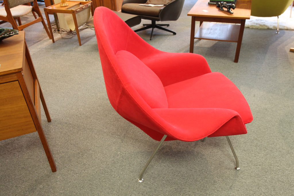 Eero Saarinen Womb Chair (Replica) 38"W x 35,5"H x 31"D)