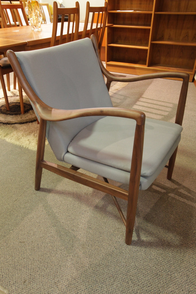 "High Quality" Replica Finn Juhl NV45 Chair (Niels Vodder) (28"W x 33"H X 30"D)