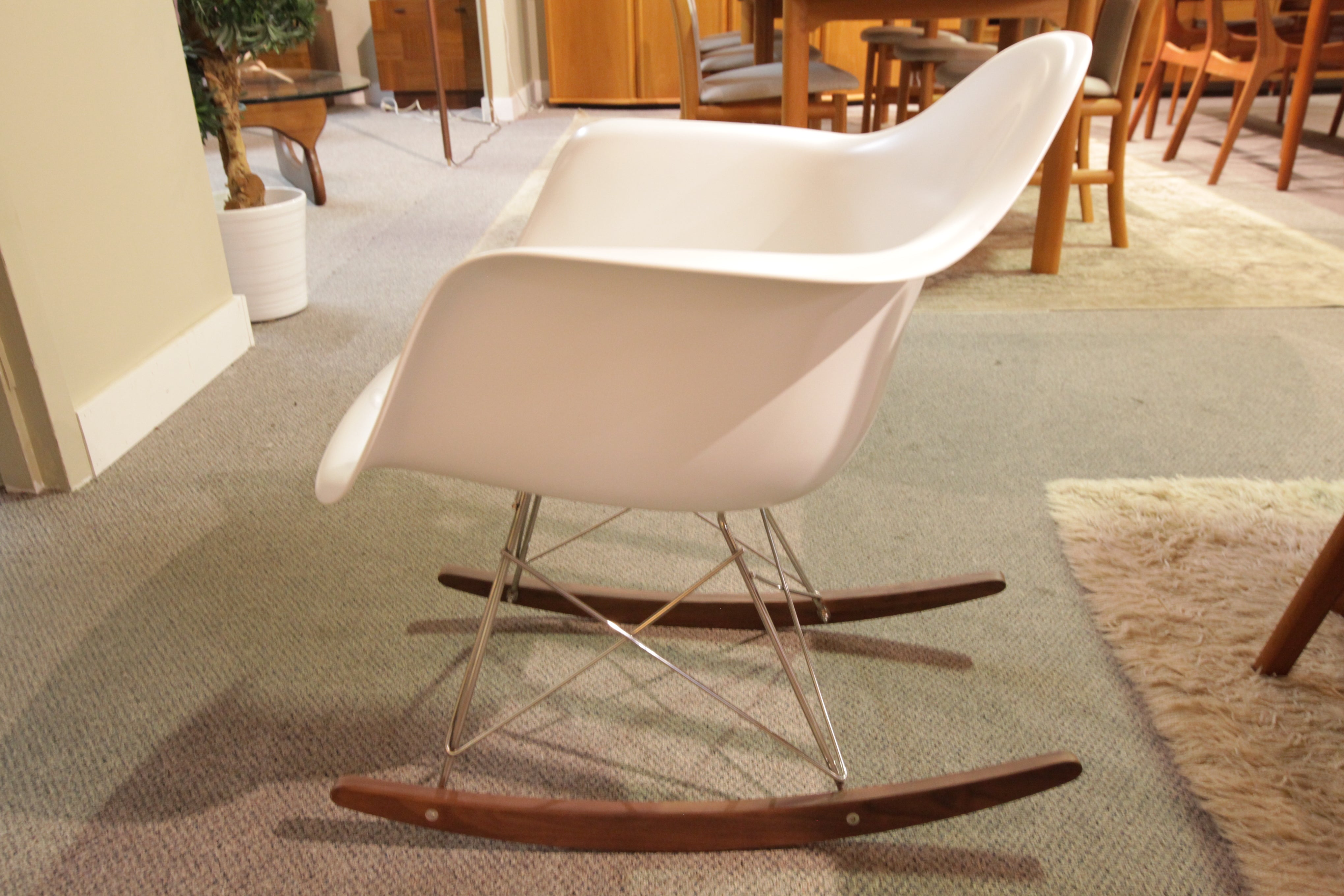 "High Quality" Replica Eames Fiberglass Rocking Chair