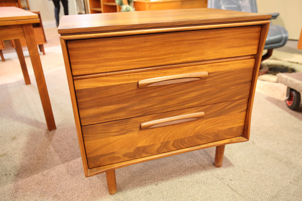 Beautiful Vintage Imperial Walnut 3 Drawer Dresser (29.75"W x 18.5"D x 29.25"H)