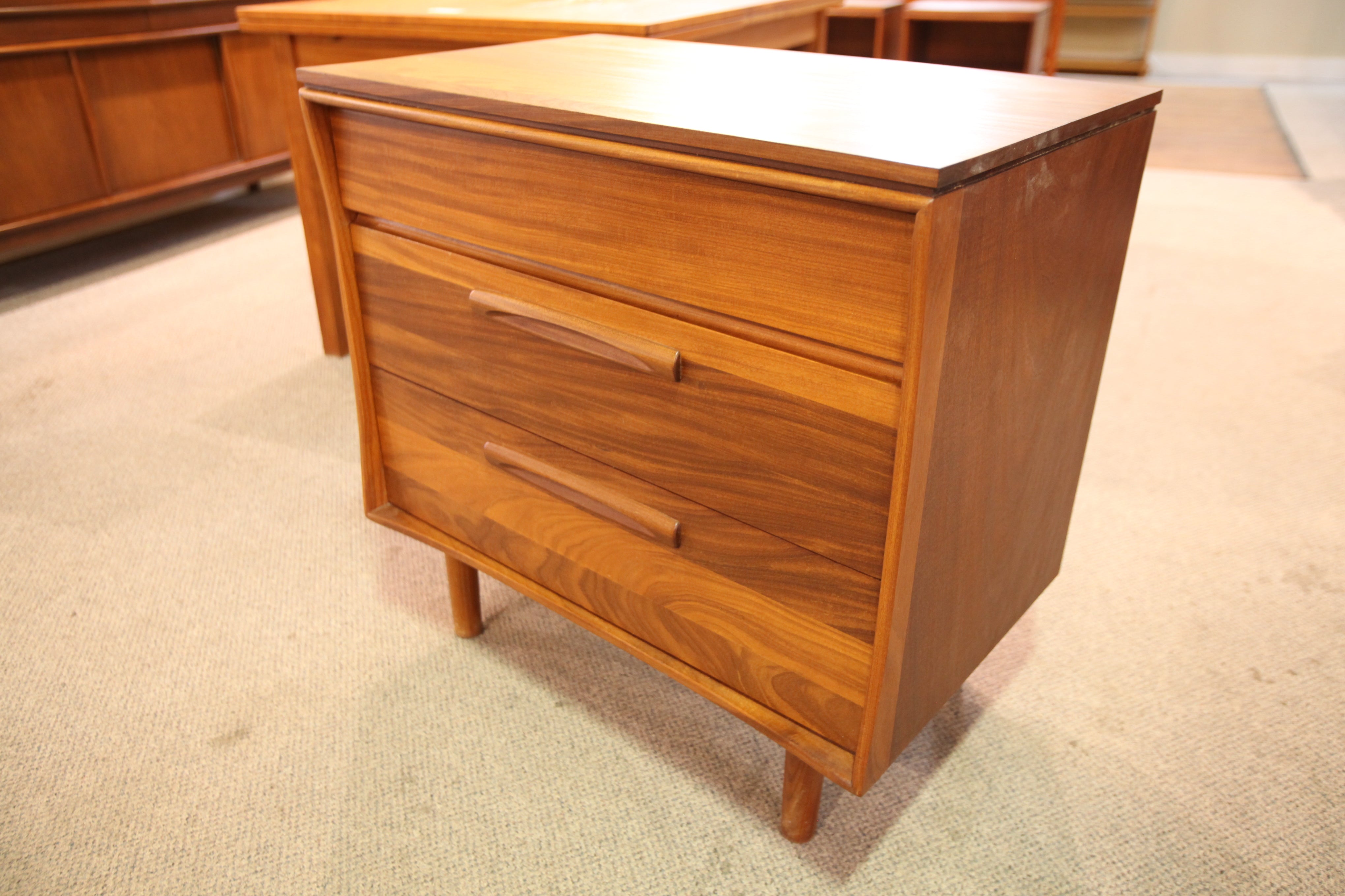Beautiful Vintage Imperial Walnut 3 Drawer Dresser (29.75"W x 18.5"D x 29.25"H)